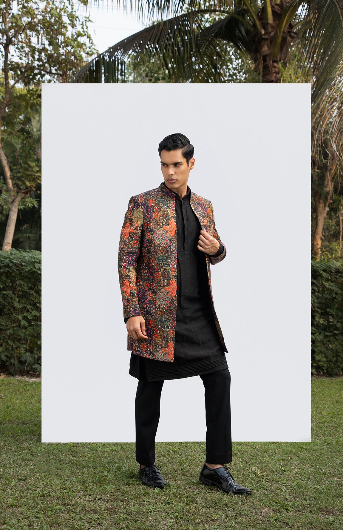 BLACK PINTUCK KURTA WITH PRINTED OPEN JACKET
