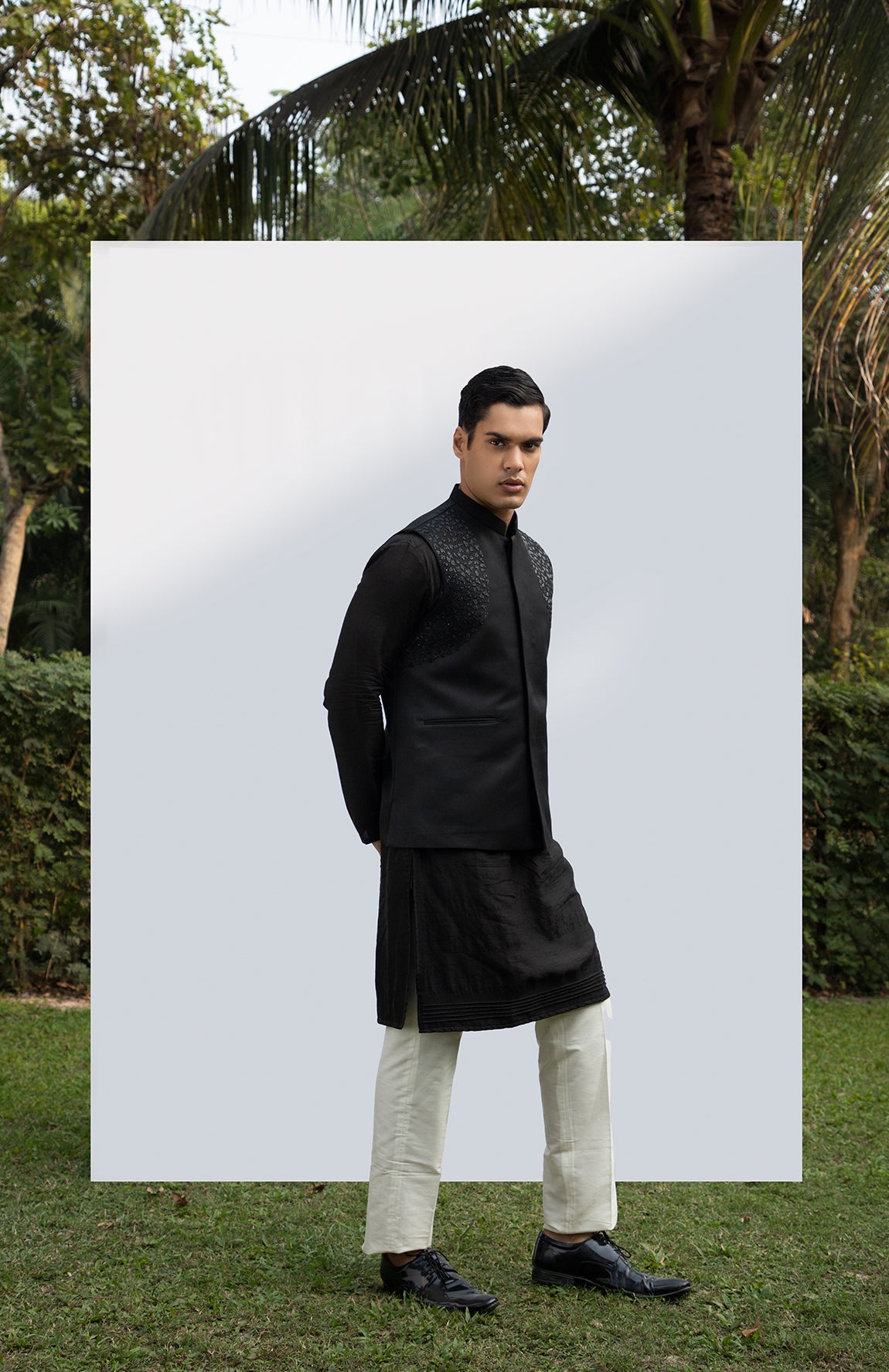 BLACK EMBELLISHED BUNDI