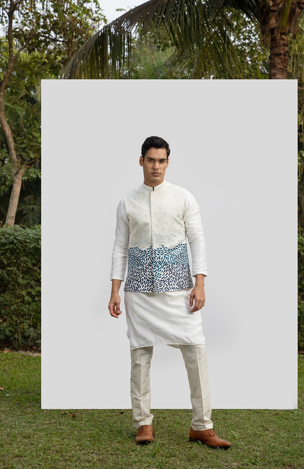 IVORY SHADED EMBRIODERED BUNDI