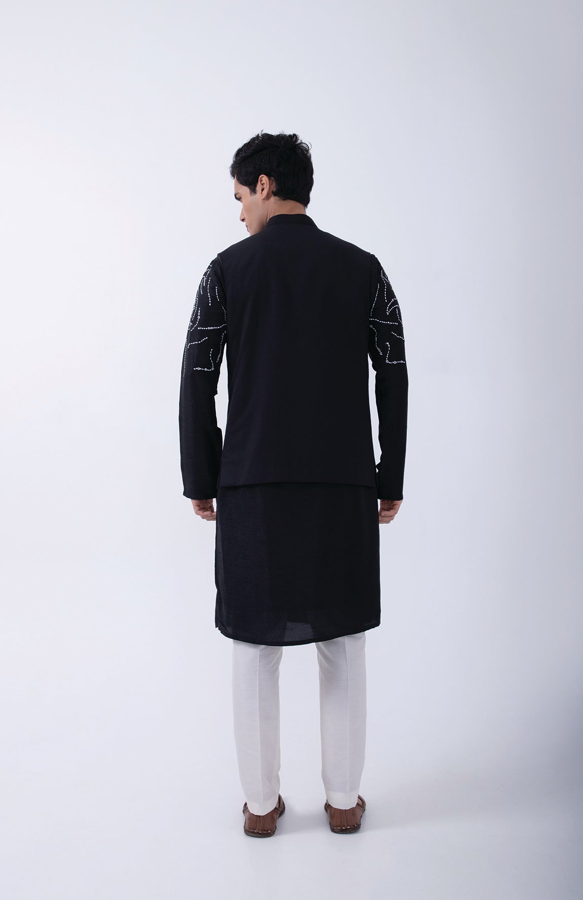 BLACK ABSTRACT EMBRIODERED BUNDI