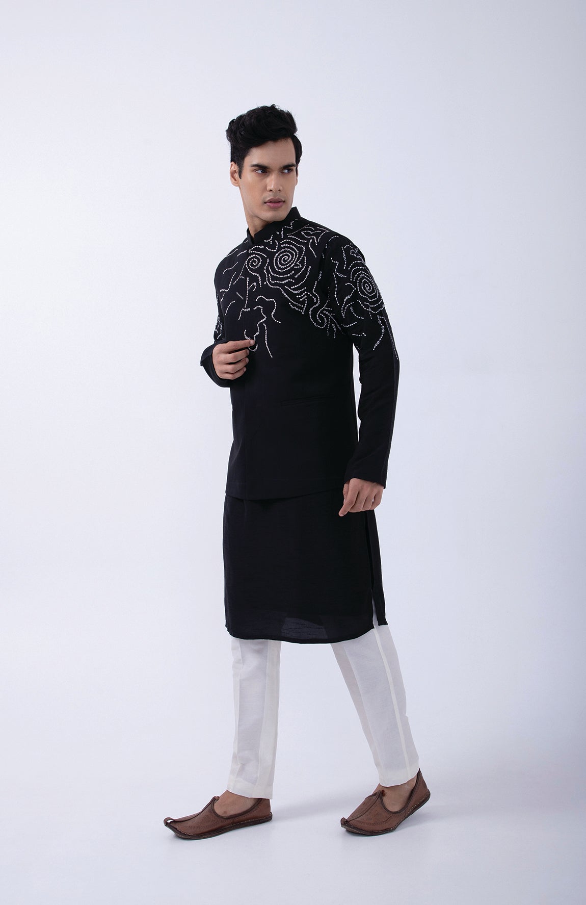 BLACK ABSTRACT EMBRIODERED BUNDI