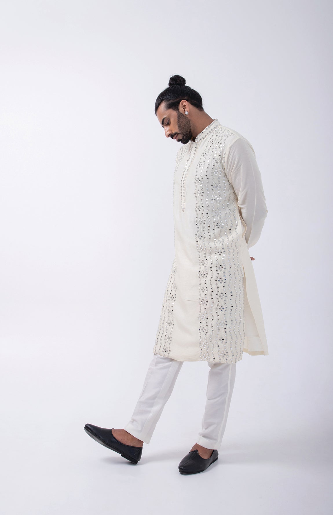 IVORY LEATHER MIRROR DOWN PLACMENT KURTA SET